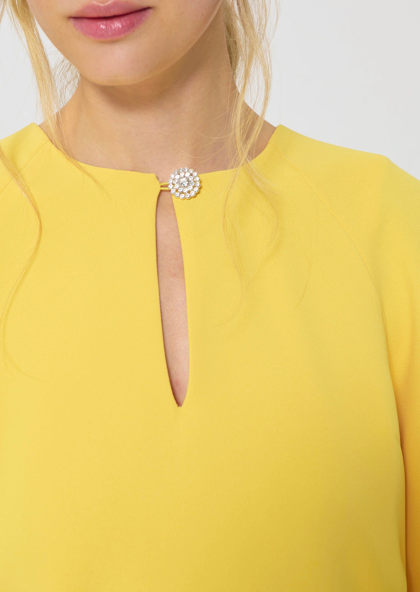 Robe Renetta jaune en crêpe fluide