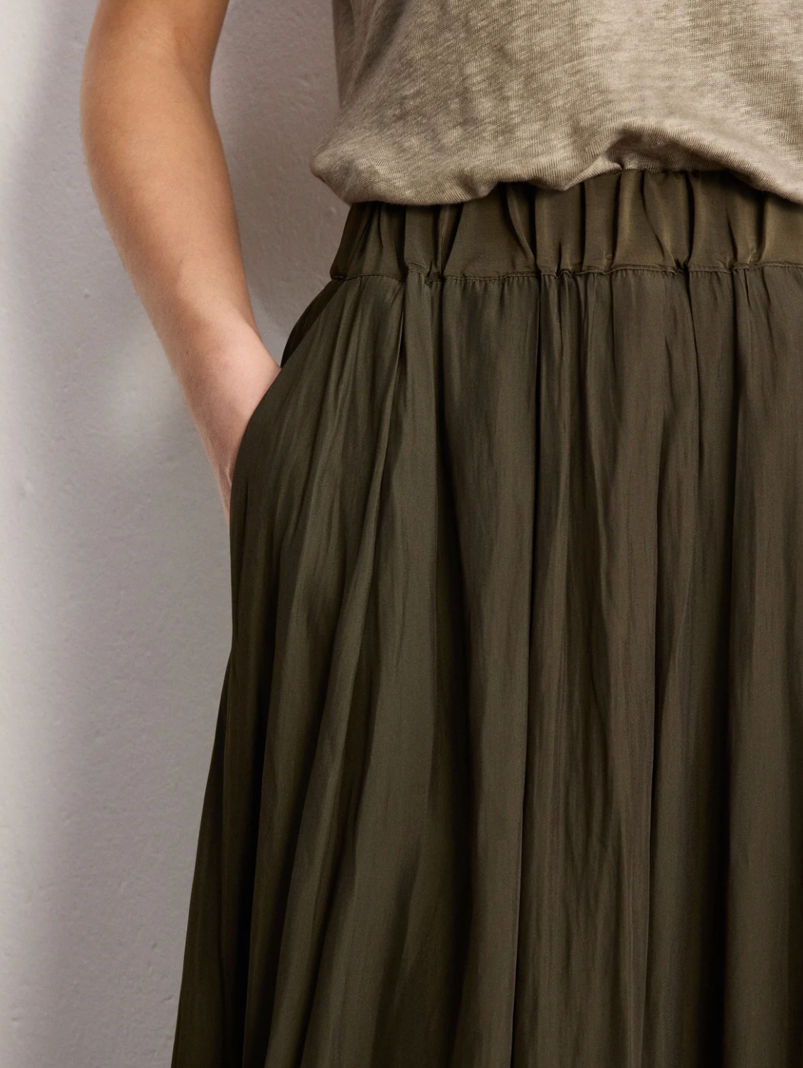 Jupe midi satinée plissée - NAIA Bronze
