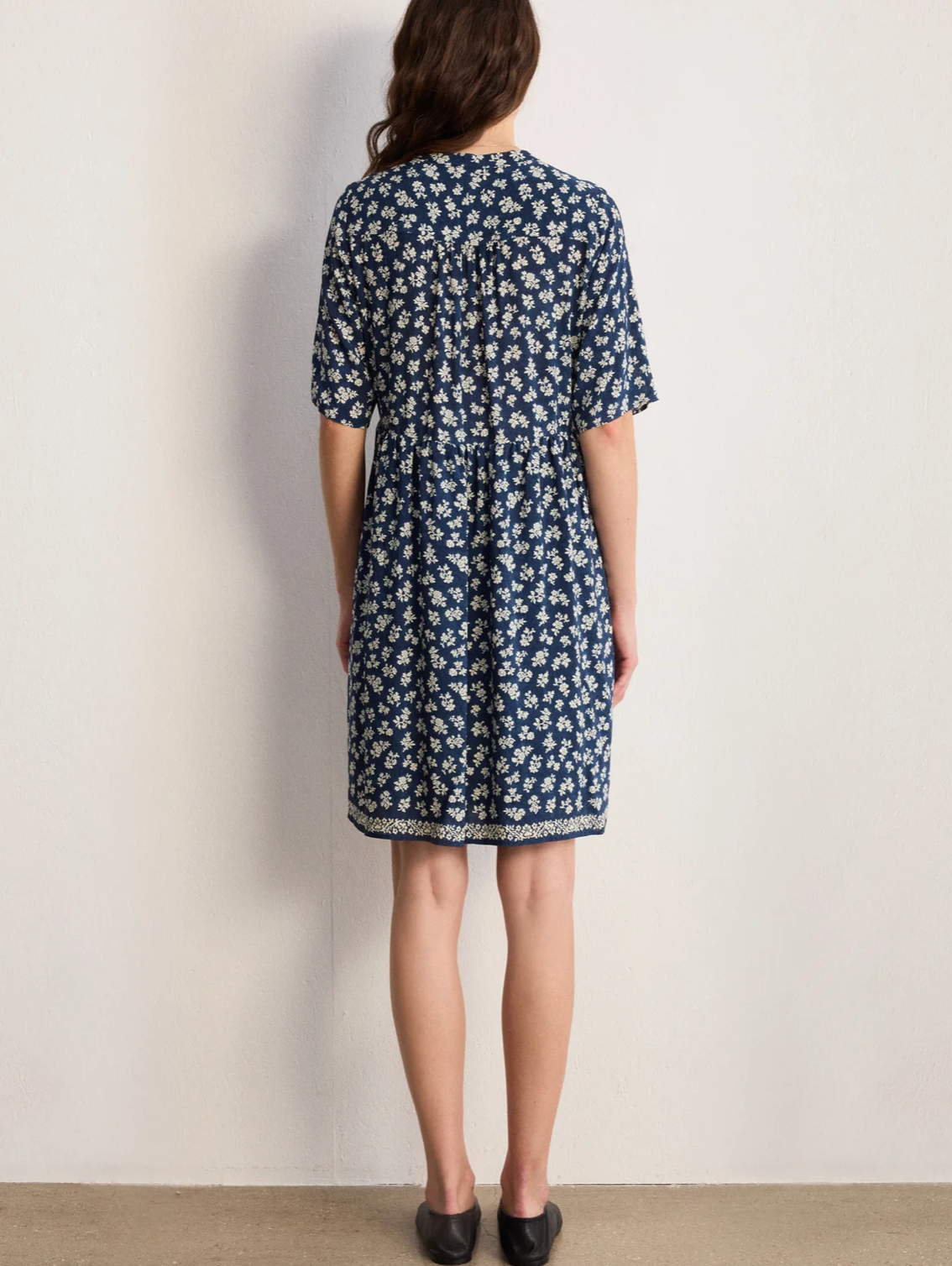 Robe courte et droite à fleurs - AUGUSTA