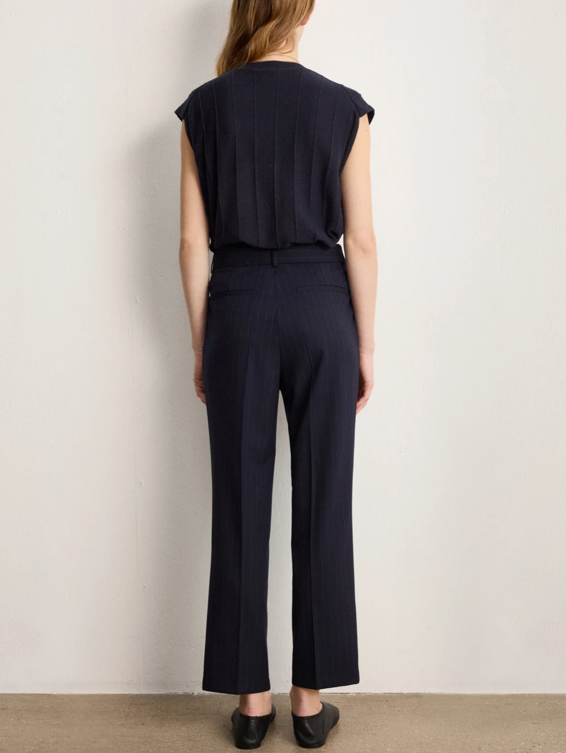 Pantalon droit de tailleur à fines rayures - BRUNE