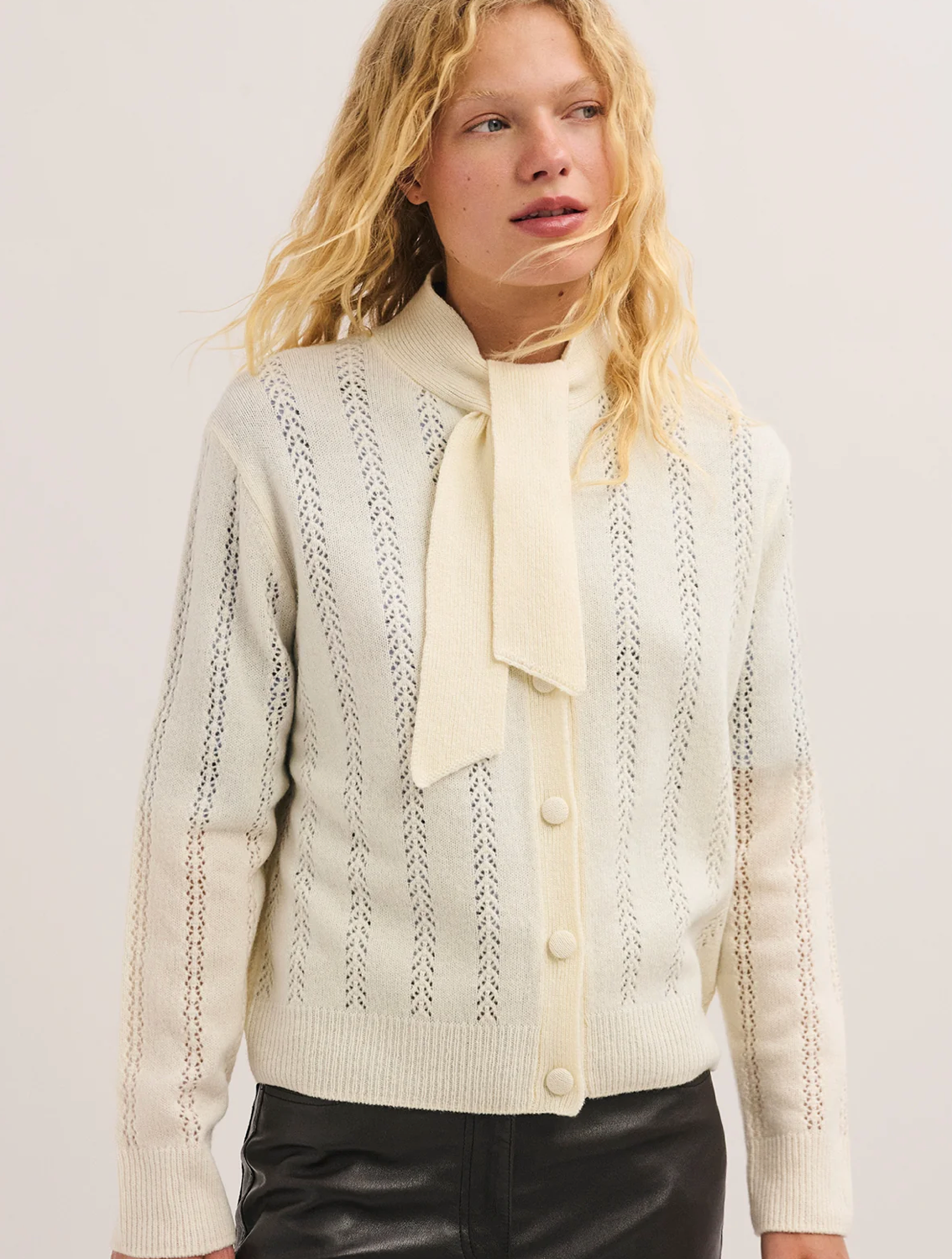 Gilet en laine ajourée à cravate - ROMI