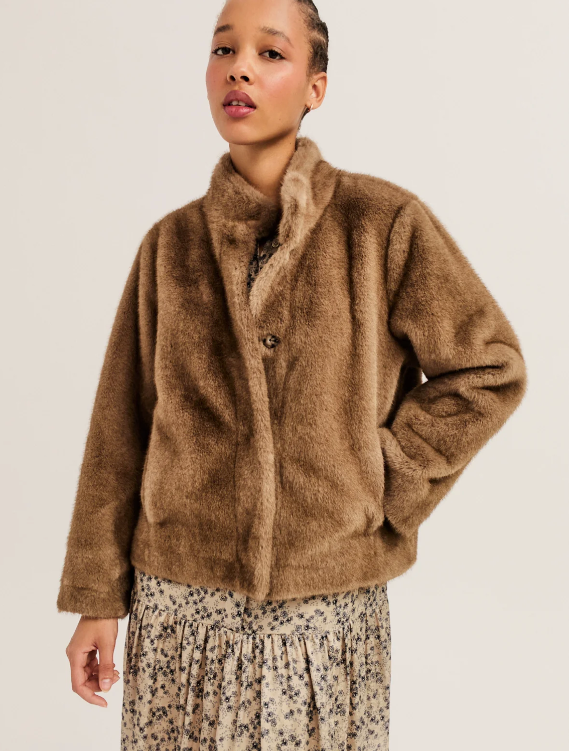 Manteau court en fausse fourrure - AMBA