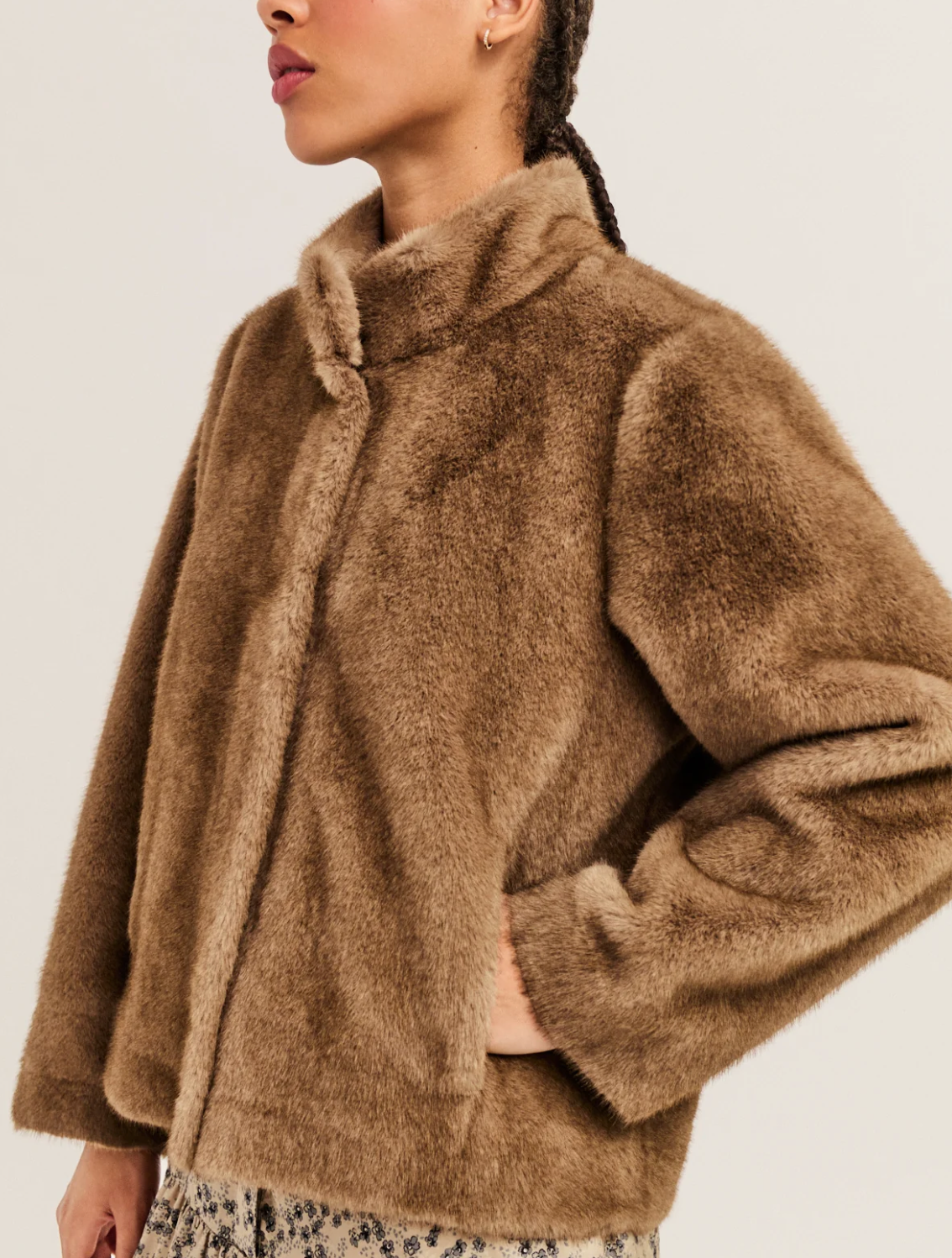 Manteau court en fausse fourrure - AMBA