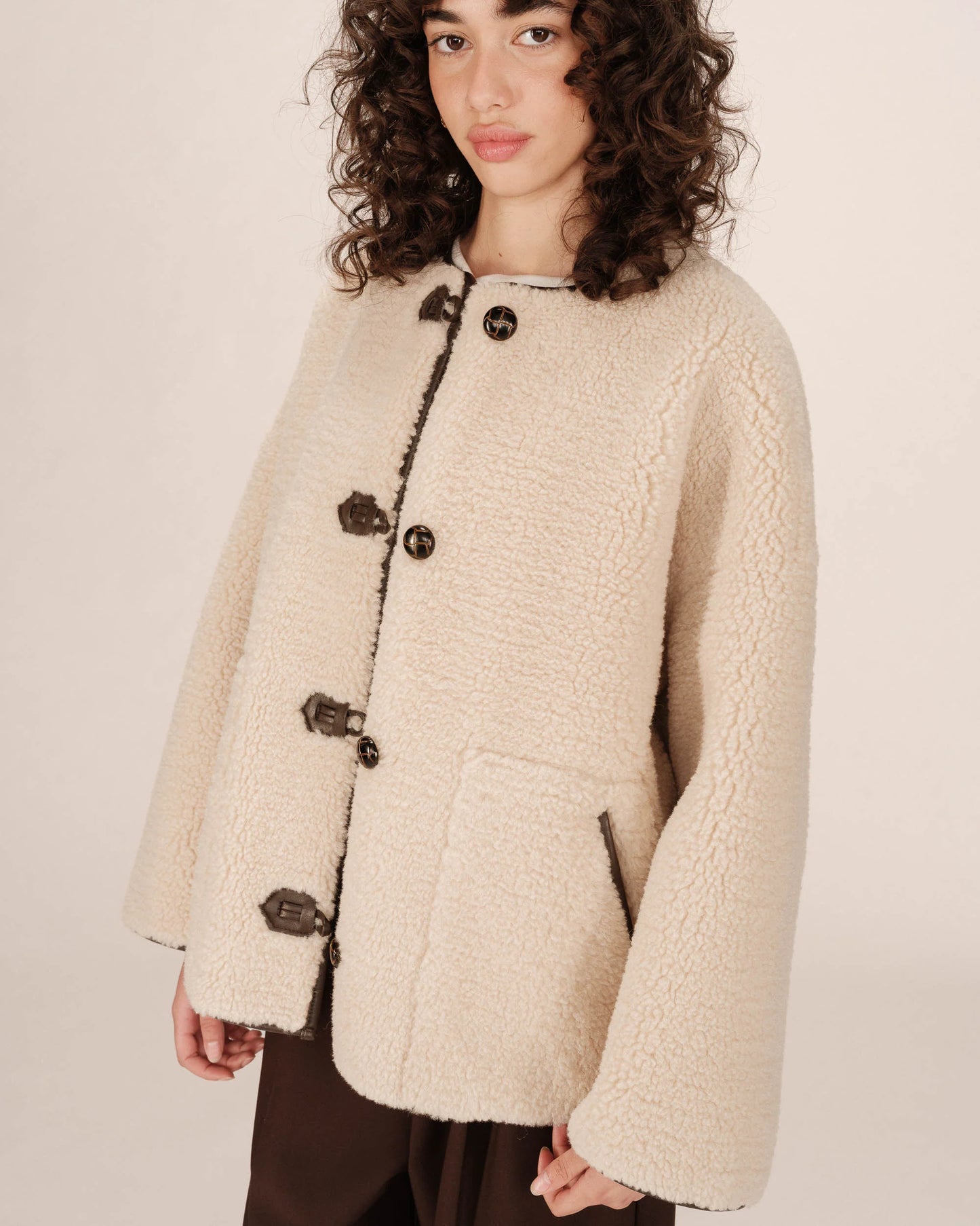 MANTEAU OVERSIZE EN SHEARLING ECRU SIMON