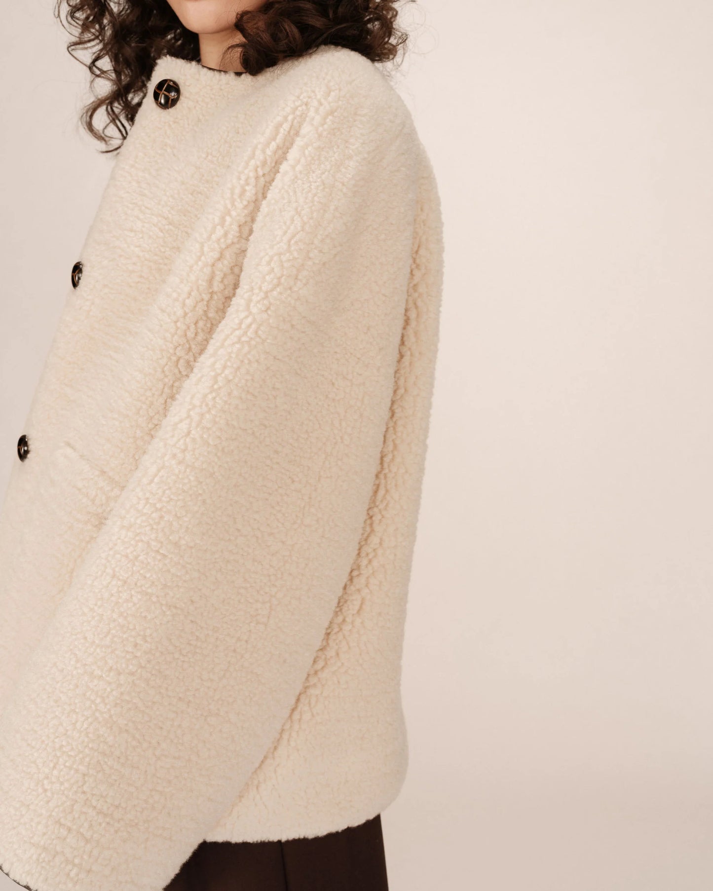 MANTEAU OVERSIZE EN SHEARLING ECRU SIMON