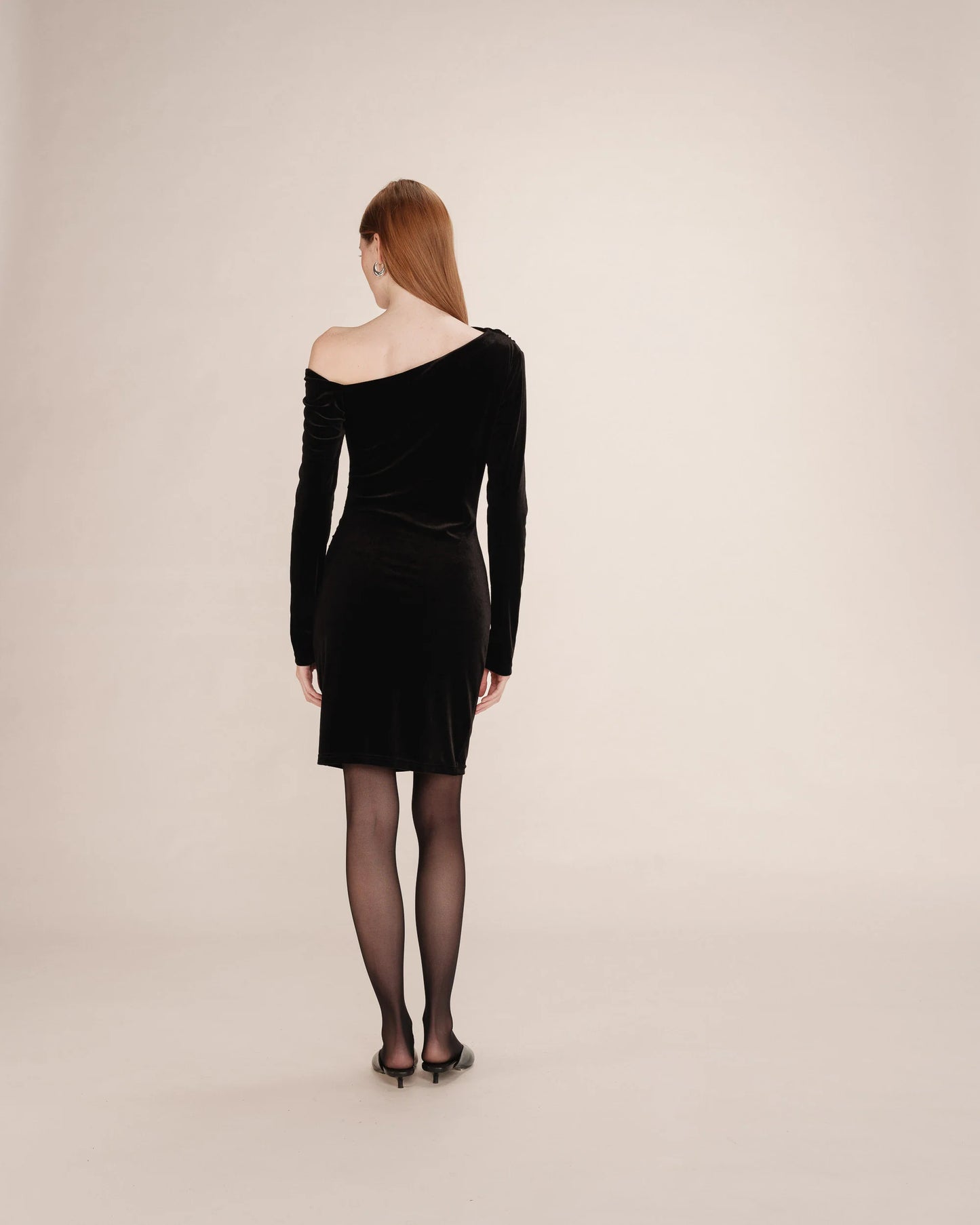 ROBE COURTE VELOURS NOIR TRINITE