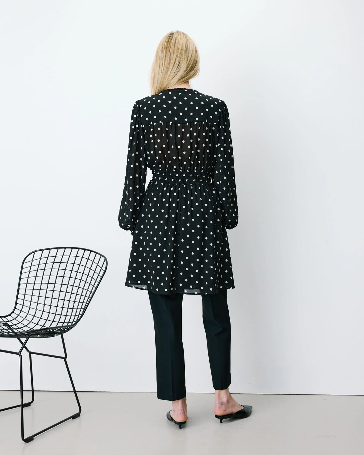 ROBE COURTE FLUIDE MANCHES LONGUES BOUFFANTES POIS AILONA