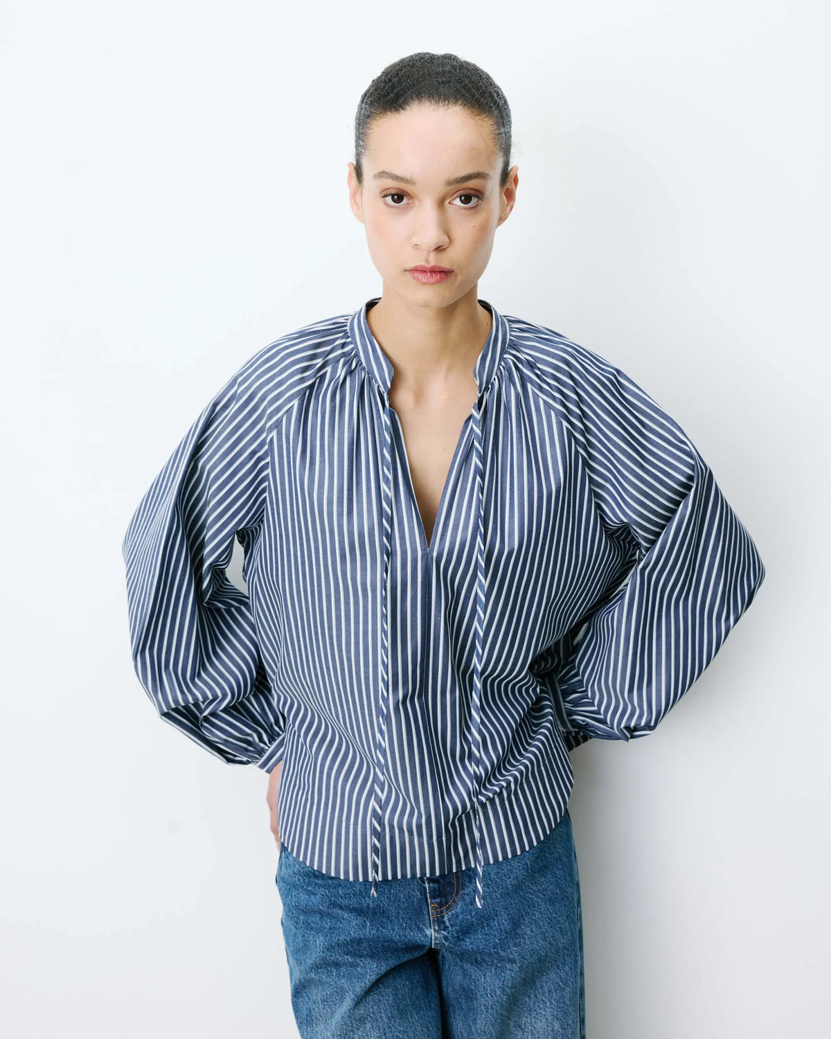 BLOUSE À RAYURES COL MAO À NOUER MARINE ALBANE
