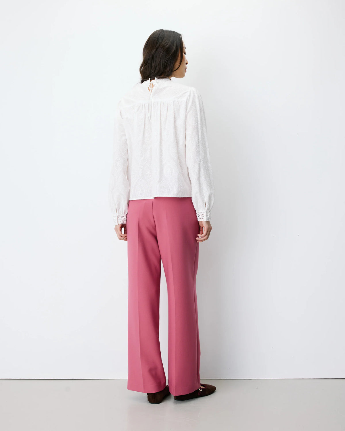 BLOUSE EN BRODERIE ANGLAISE DOS À NOUER IVOIRE ABIGAIL