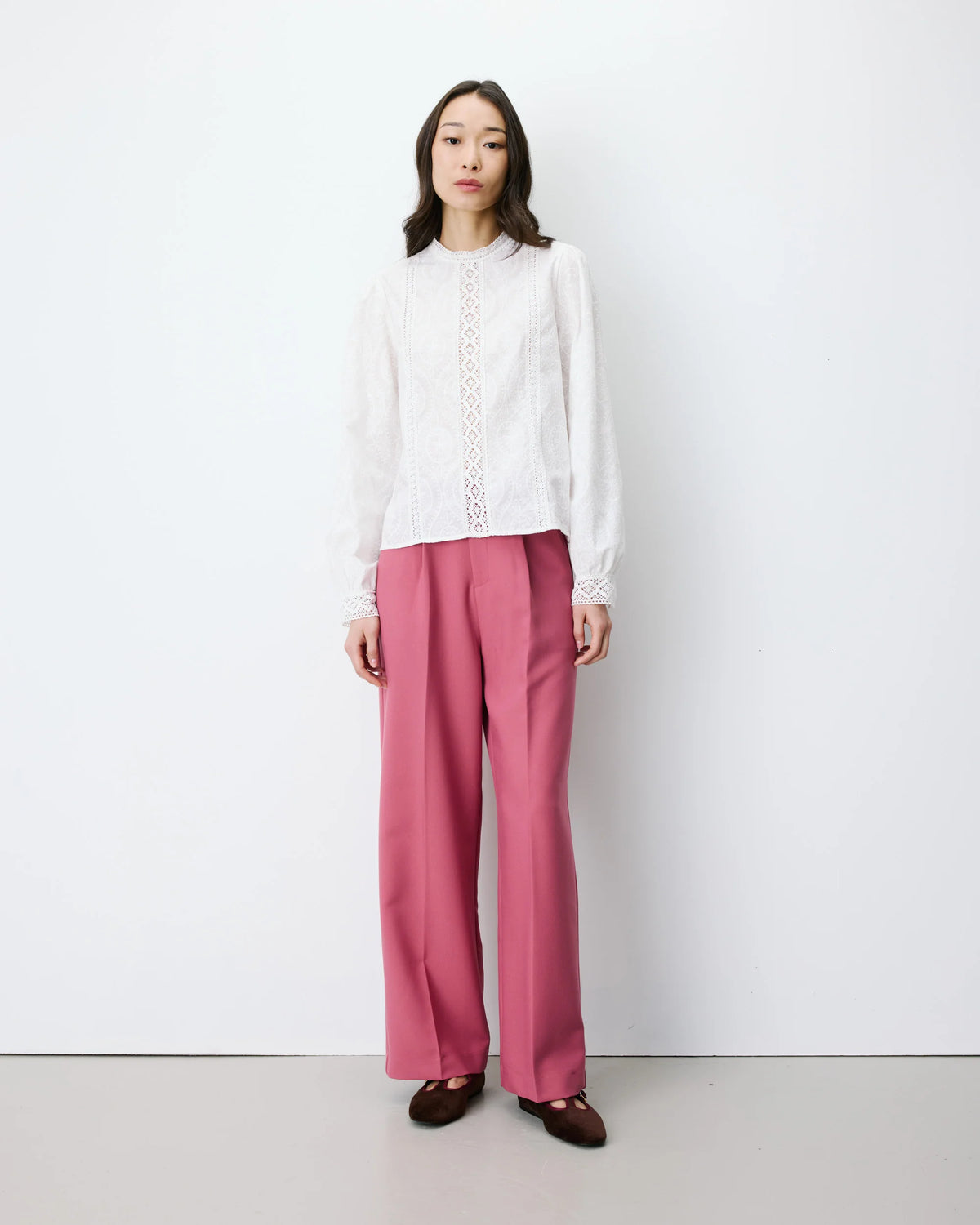 BLOUSE EN BRODERIE ANGLAISE DOS À NOUER IVOIRE ABIGAIL