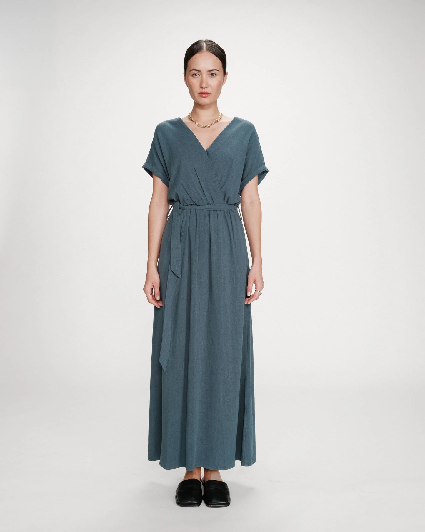 ROBE LONGUE PORTEFEUILLE CEINTURÉE EMERAUDE POLLEN