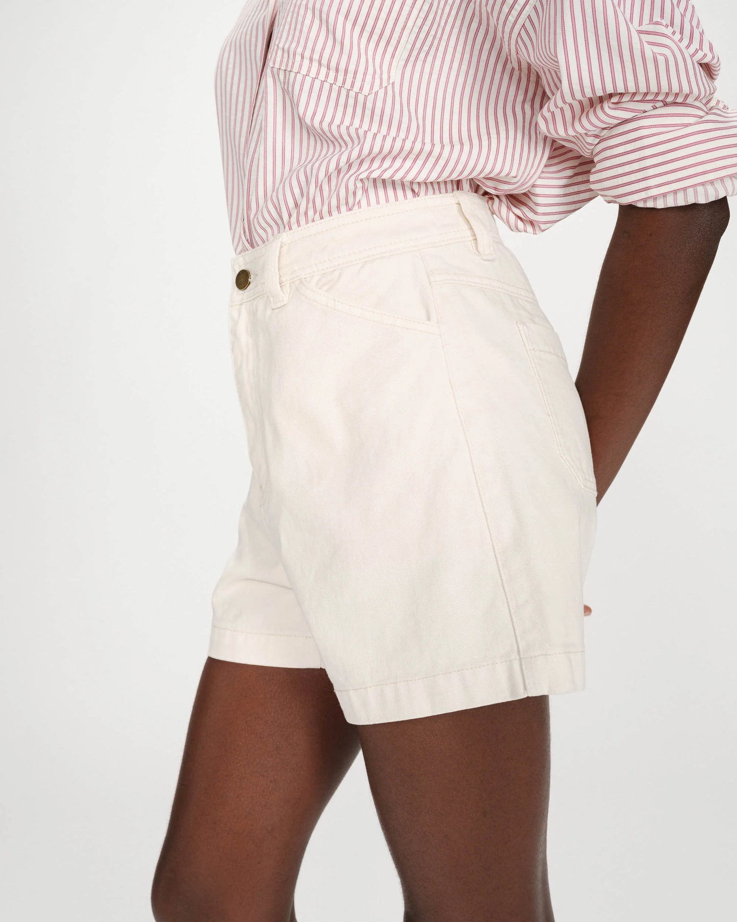 SHORT EN JEAN TAILLE HAUTE DROIT ECRU VERNE