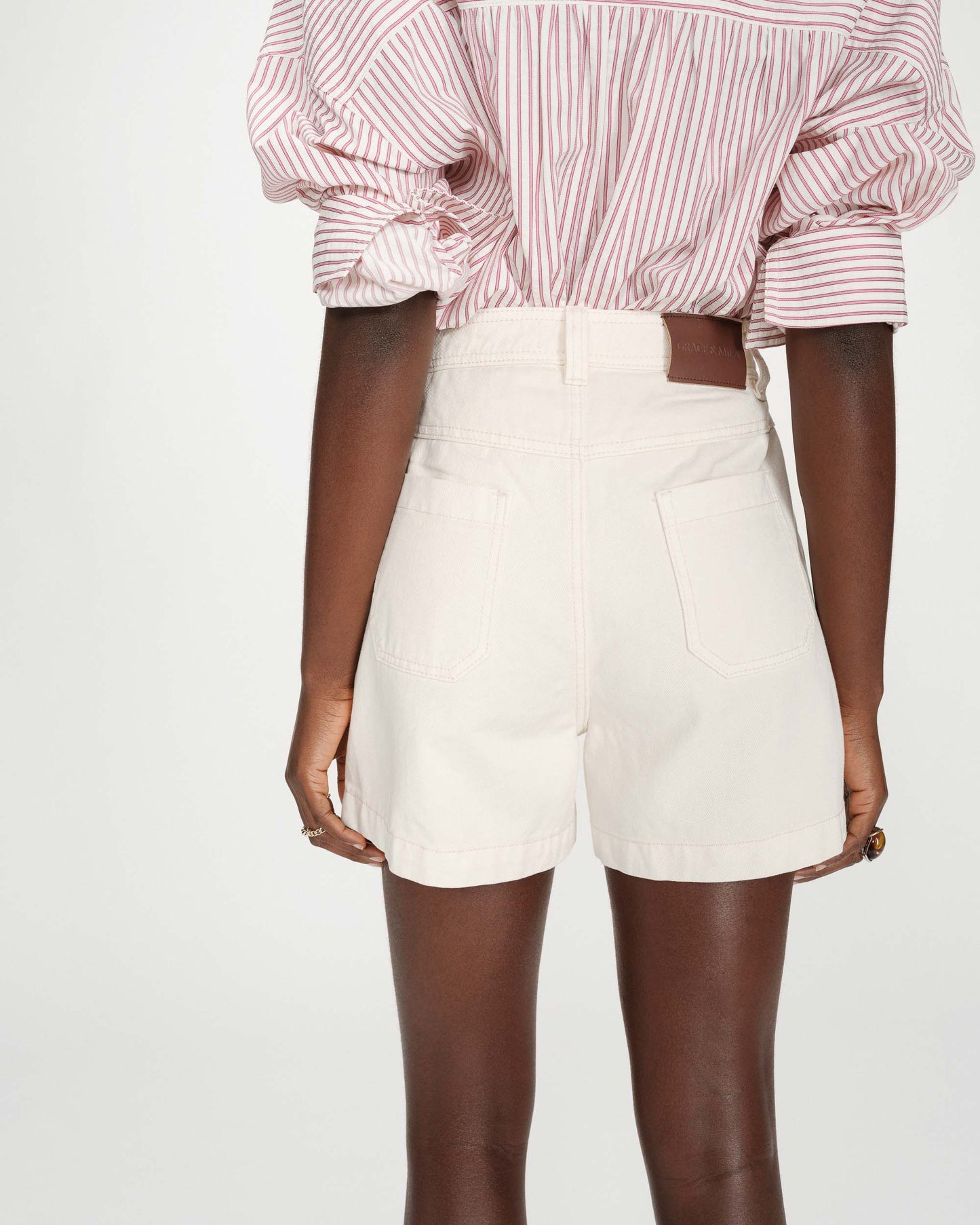 SHORT EN JEAN TAILLE HAUTE DROIT ECRU VERNE