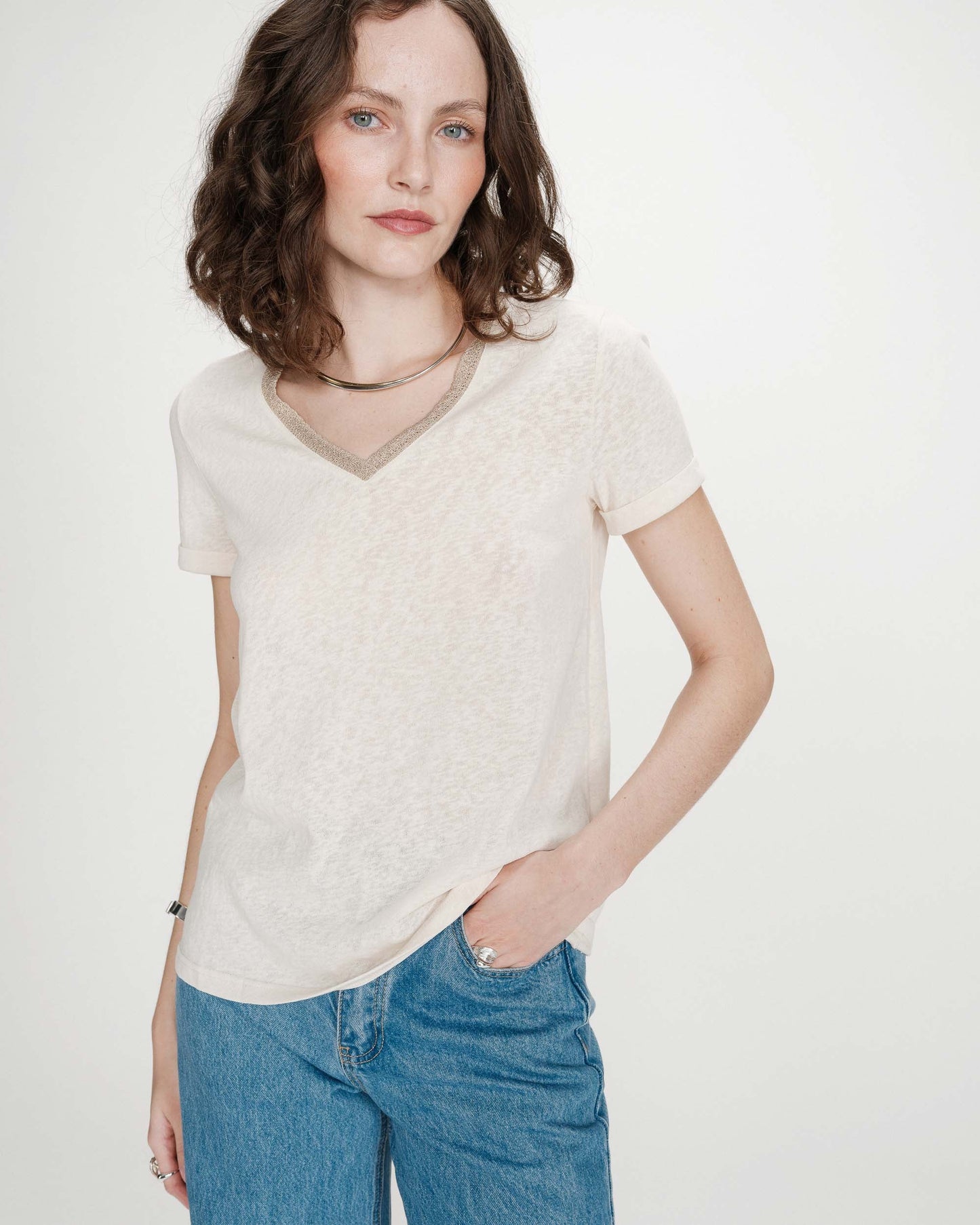 T-SHIRT COL V MANCHES COURTES AMANDE VASCO