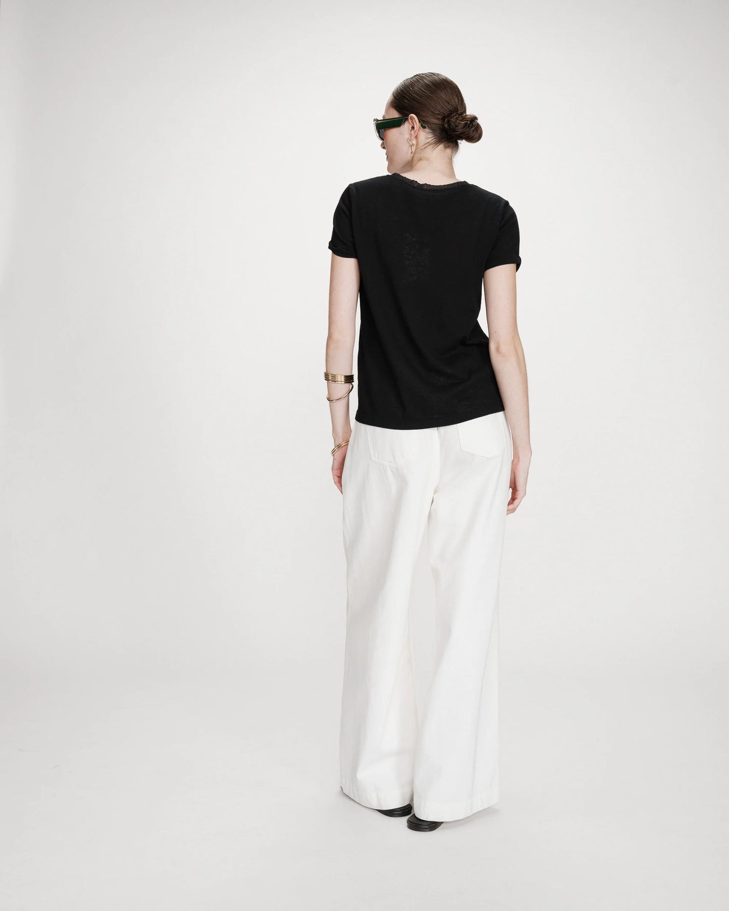 T-SHIRT COL V MANCHES COURTES NOIR VASCO