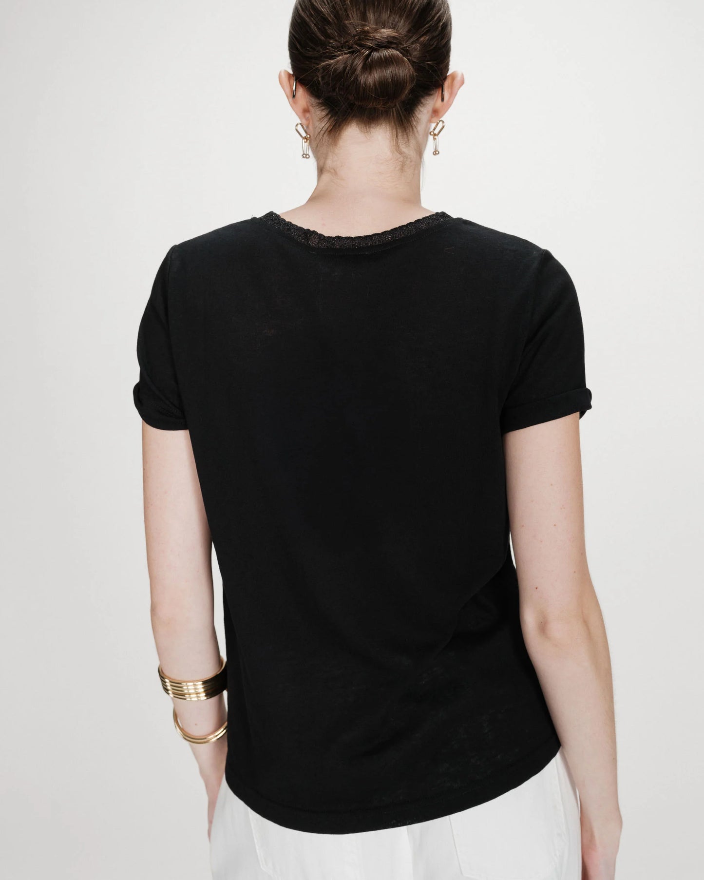 T-SHIRT COL V MANCHES COURTES NOIR VASCO